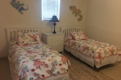 Bedroom with twin beds